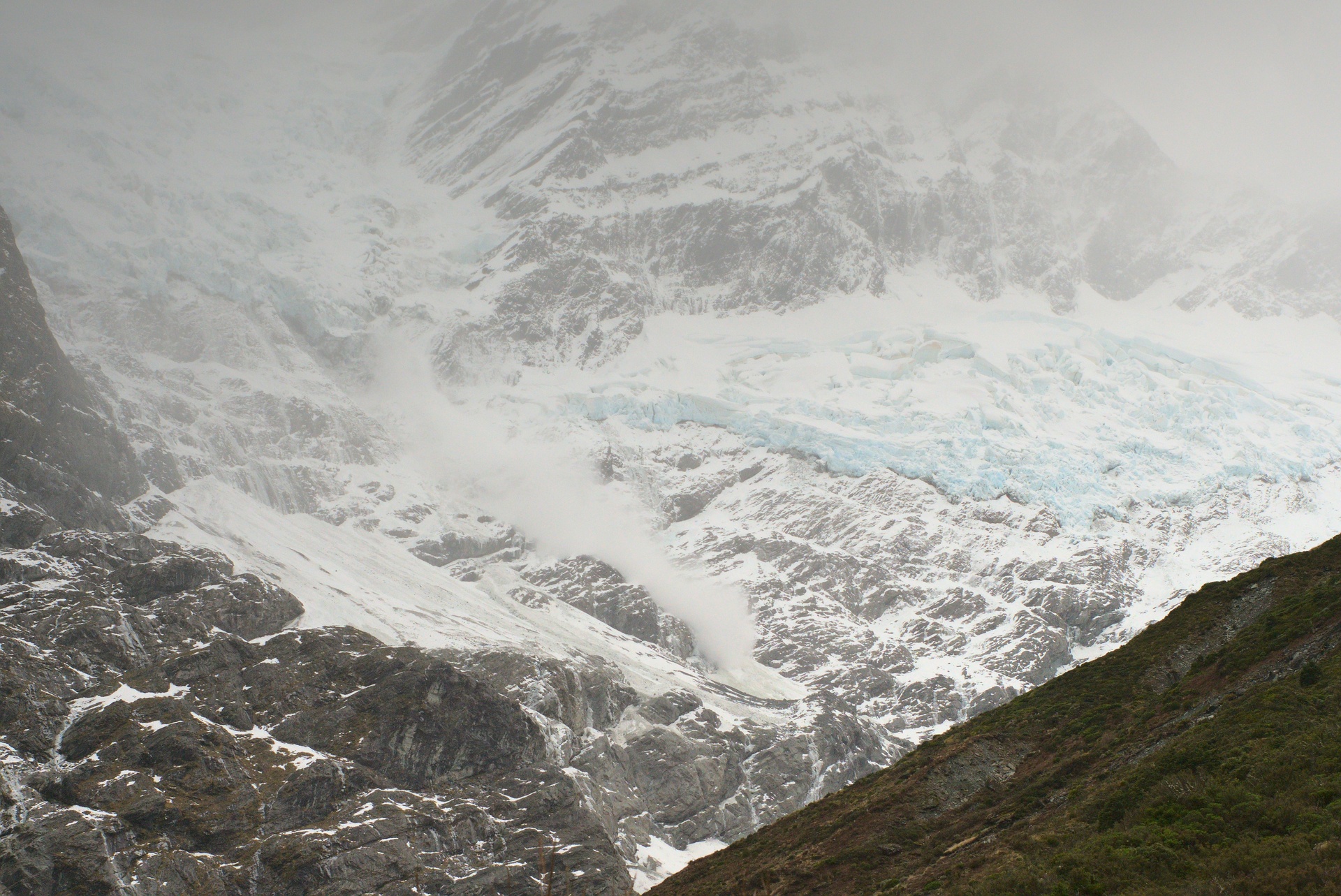Avalanche on Rob Roy Glacier