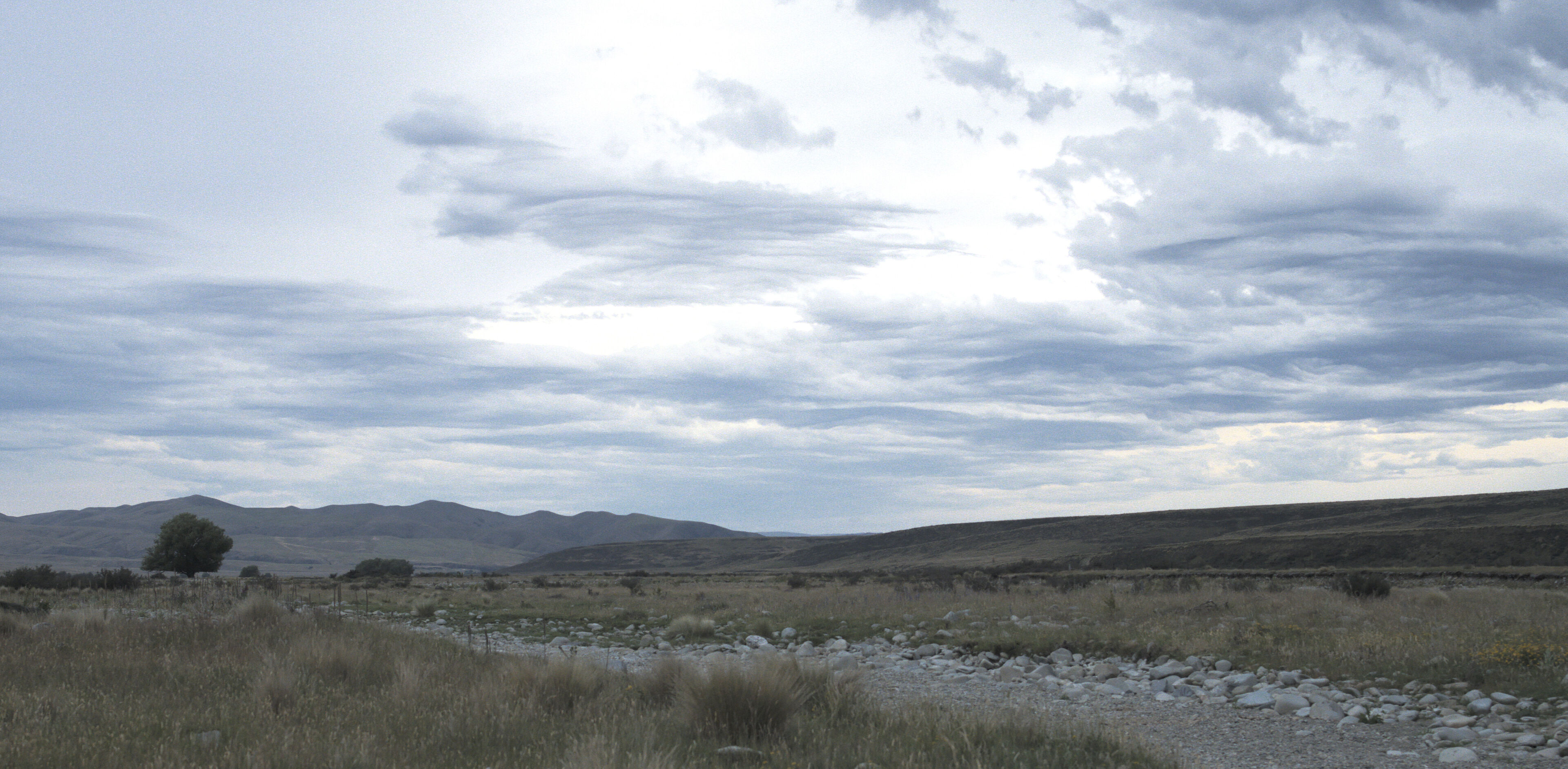 Shooting down the valley towards the Home Hills. 50mm, stopped down, 1/400s.