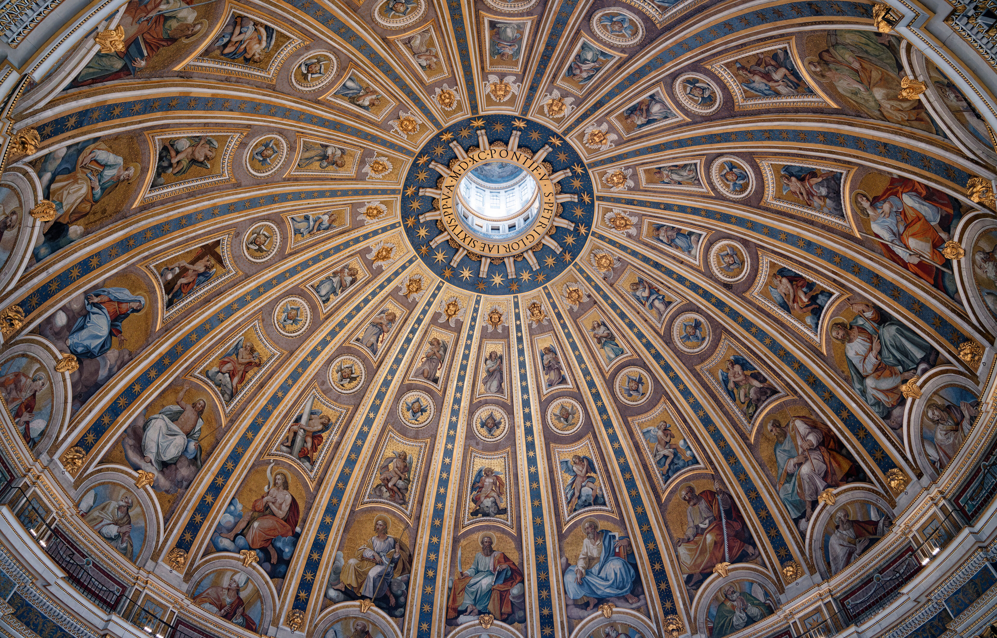 Ceiling of St Peter&rsquo;s Basilica